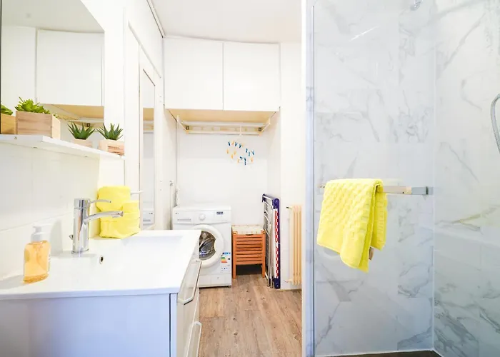Spacious Family Apartment Near Bastille & Marais アパート パリ